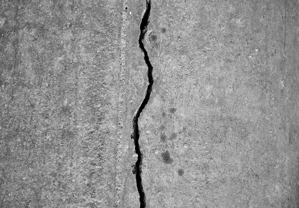 2_concrete-sealant_crack