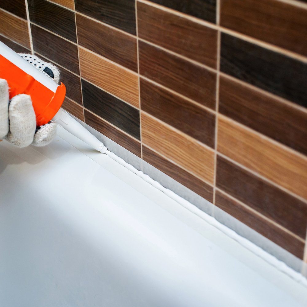 Downloaded_by_tool.vn_freepik_sealing-bathroom-with-silicone-sealant-closeup-bathroom-renovation-decoration (1)
